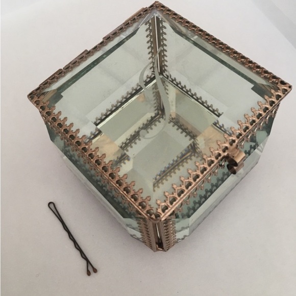 😊Nicole Miller “J” initial Glass Box - Picture 4 of 5